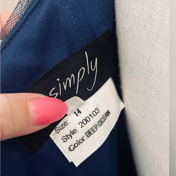 Plus Dress 💙 - Picture 9 of 9